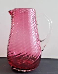 VINTAGE HAND BLOWN CRANBERRY GLASS SWIRL PITCHER 7" TALL - Picture 1 of 4
