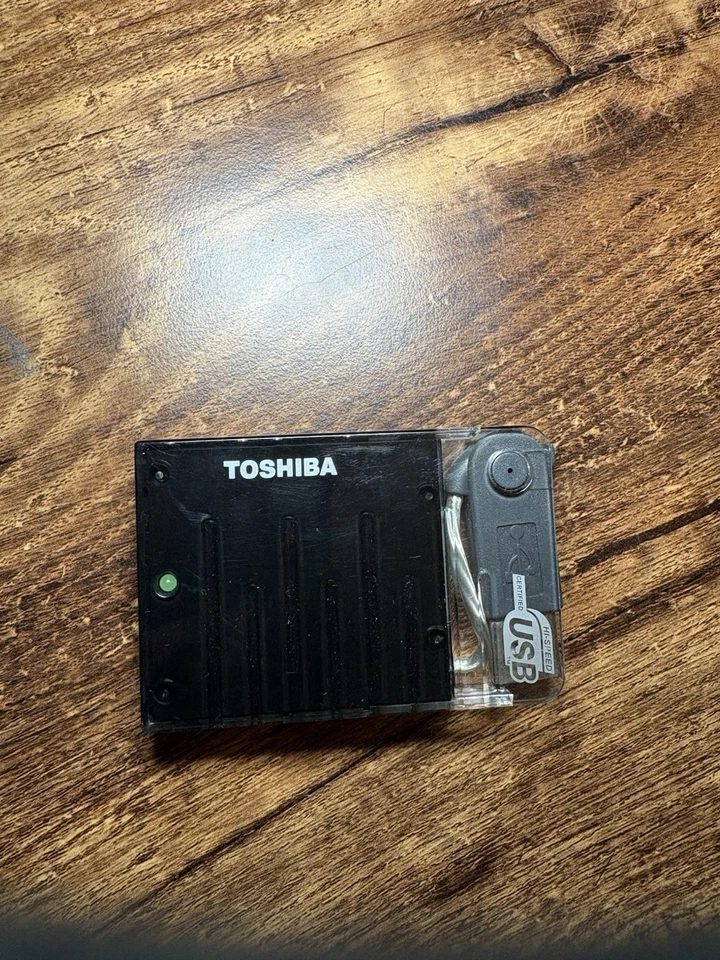 Targus PAUH216 Toshiba PA1386U-1NHB 4-Port Hi-Speed USB 2.0 Hub with Retractable - Image 1 of 4