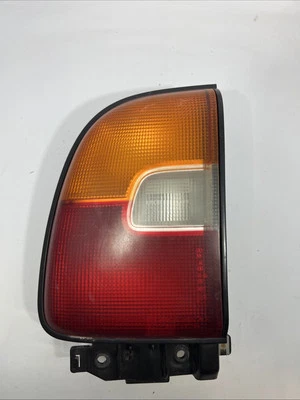 Toyota Rav4 Rav 1997 4 luces de riel trasero izquierdo del lado del conductor modelo de 2 puertas OEM. St31 Foto 1 de 4