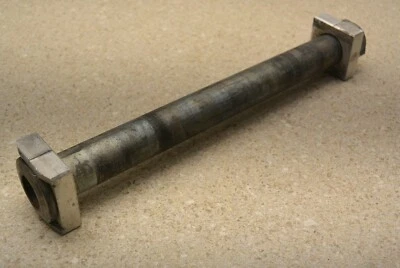 Honda CRF250R CRF 250R 2005 eje trasero con bloques de cadena de tuercas 2879 D5 Foto 1 de 4