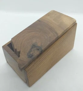 Handgefertigte Schatulle aus Nussbaum und Heuschreckenholz - Bild 1 von 5