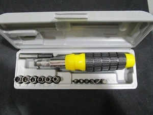 HAND-DRIVING SOCKET AND SCREWDRIVER SET – 17 PIECES – WITH CASE – NEW - Picture 1 of 5
