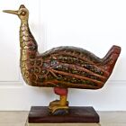 Ancienne sculpture en bois mythique balinaise ressemblant à un oiseau décor artisanal en Indonésie 