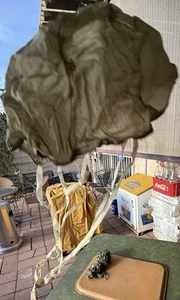 VINTAGE VIETNAM ERA US ARMY MINI FLARE PARACHUTE SET 1965 2 MINI PARACHUTES ** - Picture 1 of 14