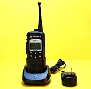 ⚡SOLO IDIOMA FRANCÉS⚡RADIO DIGITAL BIDIRECCIONAL MOTOROLA DTR650 900 MHZ CON CARGADOR⚡ - Imagen 1 de 10