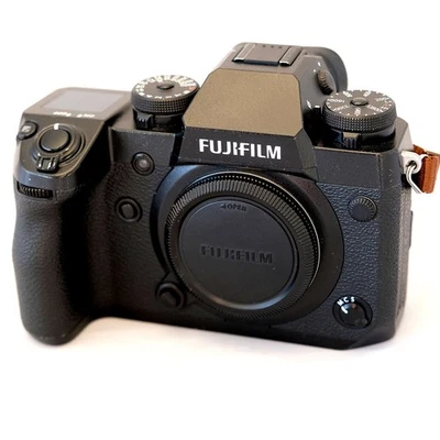 Fujifilm X-H1-Gehäuse -- 24,3 MP -- schwarz -- guter sauberer Zustand - Bild 1 von 4