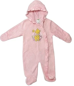 Disney Baby Winnie Puuh Schlafanzug Kapuze Reißverschluss rosa Nachtwäsche Einteiler 6-9 m - Bild 1 von 9