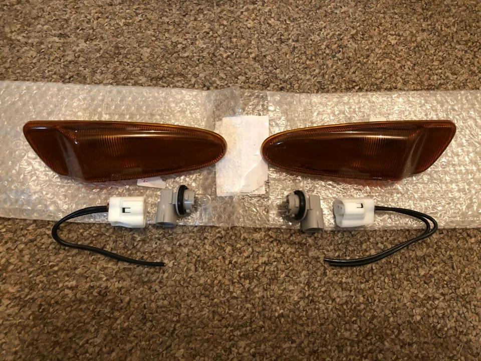 JZA80 / MKIV Toyota Supra Genuino OEM Indicadores Laterales Delanteros, Bombillas y Cableado Foto 1 de 1