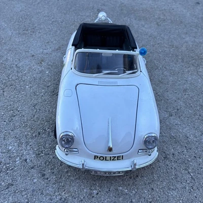 1/18 1961 PORSCHE 356 "POLICÍA" EN BLANCO POR BURAGO # (CAJA INCORRECTA) Foto 1 de 4