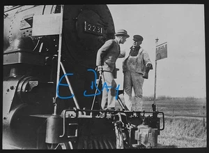 Foto PRINZ VON WALES IM KÖNIGLICHEN ZUG UM 1920 Magisches Laternendia KÖNIG EDWARD VIII - Bild 1 von 5