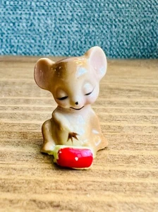 Vintage Mouse with Cheese Figurine Porcelain Miniature Very Small 1" - Picture 1 of 4