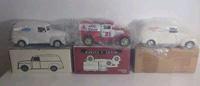 Lote de 3 Bancos de Camiones de Panel Ford Modelo A 1950 Camión de Panel Heart Beat Of America  Foto 1 de 4