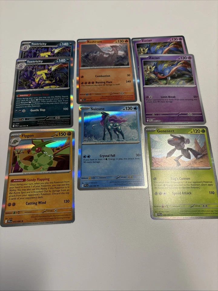 Phantasmal Flames holos Suicune, Genesect, Flygon, Zacian (2), Reshiram, Toxt 2 - Image 1 of 1