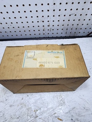 Conjunto de cilindro maestro NOS 46920-671-023, embrague 5/8 1976-1981 Honda Accord  Foto 1 de 4