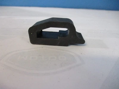 Frontklappenstopper Skoda Felicia  6U0 823 481 A (S054) - Изображение 1 из 3