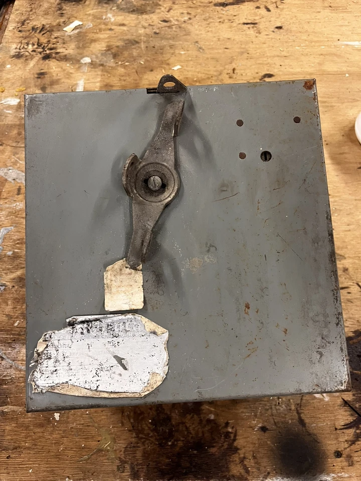 INTERRUPTOR BUSWAY USADO FVK361R GE FLEX-A-PLUG 30 AMPERIOS, 600V, ESTILO 4, 3P/3W Foto 1 de 4