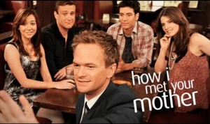 How I Met Your Mother (+Vater) gebrauchtes Outfit-Set mit 2 Bildschirmen und Echtheitszertifikat + signiertes Bild der Besetzung - Bild 1 von 15