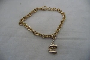 #4/8R  CHARM BRACELET  7"L  GOLD TONE w 1 CHARMS - Picture 1 of 4
