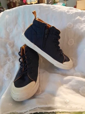 Zapatilla deportiva Old Navy unisex para niños de caña alta negra con encaje y cremallera punta redonda talla 11 Foto 1 de 4