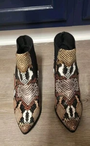 Qupid Women's Snakeskin Pointed Toe Cuban Ankle Boots Size 6M - Picture 1 of 10