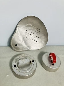 De colección Aluminio Primitivo Granja Cortador de Galletas y Donas Leche Skimmer Colador LEER - Imagen 1 de 7