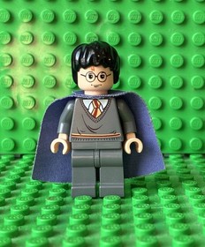 LEGO Harry Potter Minifigure Harry 4751 Prisoner Of Azkaban 2004 Purple Cape