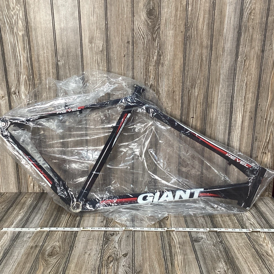 GIANT REVEL ALLOY Mountain Bike Series 6000 Frame Lightweight Black,red, NEW - Image 1 of 4