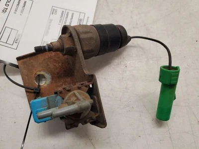 Toyota Pickup, Vaccum Switch, Engine Parts Misc, 1984-1989, 25702-35200 - Image 1 of 4
