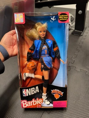 1998 NBA Official Licensed NEW YORK KNICKS BARBIE Doll Mattel - New Unopened Box - Image 1 of 3