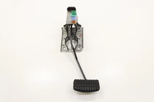 2016 - 2020 MITSUBISHI OUTLANDER BRAKE FOOT STOP PEDAL W/ MOUNT BRACKET OEM - Picture 1 of 10