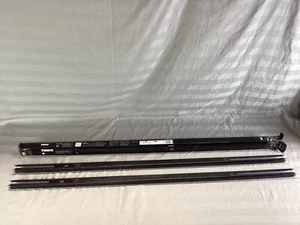 Paquete de 2 pares de barras de techo negras Thule 712200 Squarebar Evo 118 - Imagen 1 de 21