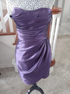 This elegant purple dress is perfect for any special occasion. Its sleek design - Picture 1 of 4