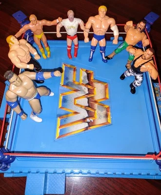Anillo Hasbro WrestleMania WWF 1989 + Figuras de Acción Jake La Serpiente Hulk Hogan Etc Foto 1 de 4