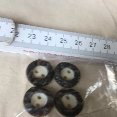 4 Echte dicke Hirschhorn-Knöpfe Trachtenknöpfe , 2-Loch mit Fadenkessel, 15 mm - Bild 1 von 2