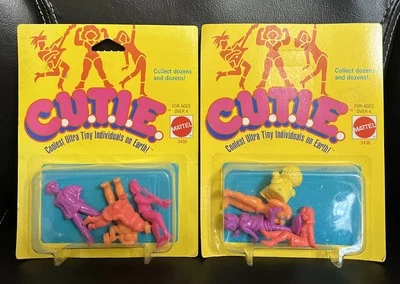 Lote de dos C.U.T.I.E. Pack de 4 figuras muñecas nuevas en paquete 1986 Mattel Foto 1 de 4