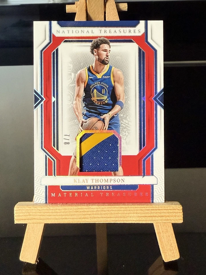 Tesoros Nacionales KLAY THOMPSON 2023-24 Tesoros Materiales/8 Foto 1 de 2