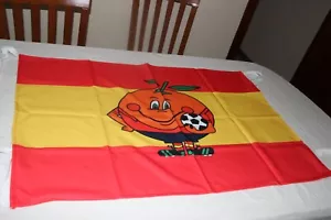 BANDERA DE FUTBOL TAMAÑO MAS PEQUEÑO DEL NORMAL NARANJITO MUNDIAL ESPAÑA 82 - Foto 1 di 1
