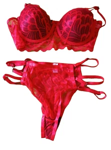 Sexy sujetador largo de encaje acolchado con alambre rojo/negro grande sin marca y tanga arnés - Imagen 1 de 6