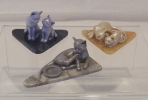 SET OF 3 CAT / KITTEN FIGURES SITTING ON POLISHED ONYX BASES (C)2002 COPYRIGHT - Picture 1 of 12