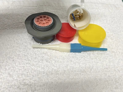 ITT CANNON ~ MS27468T19B11PD ~ CIRCULAR CONNECTOR WITH GOLD CONTACTS - Image 1 of 4