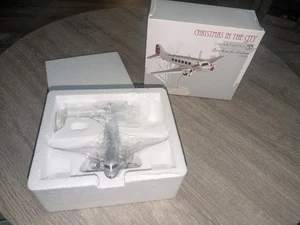 DEPT 56 Flying Home for The Holidays 2013 schwer zu finden Flugzeug verpackt unbenutzt - Bild 1 von 17