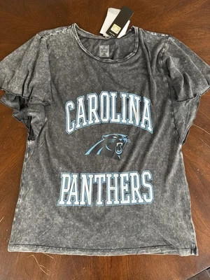 CAMISETA GAMEDAY COUTURE CAROLINA PANTHERS MODO VICTORIA MANGA ALETEADA EN GRIS - XL Foto 1 de 4