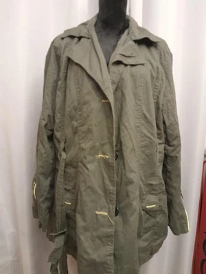 Chaqueta Yoki Mujer Mediana Verde Oliva Larga Cinturón Gabardina Detalle Acolchado Cremallera Foto 1 de 4