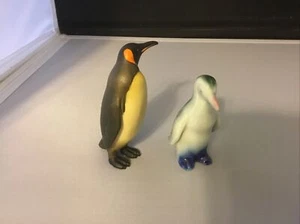 2 Pinguin Figuren ein Glas und das andere unbekanntes Material - Bild 1 von 4