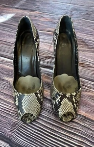 Woman’s Side 8 Stuart Weitzman Oat/Brown/Blk Giboya Snake Skin Peep Toe Pumps - Picture 1 of 6