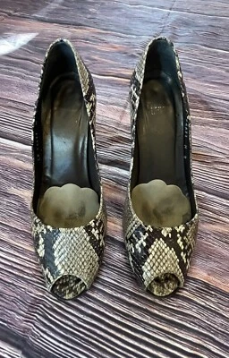 Woman’s Size 8 Stuart Weitzman SnakeSkin Peep Toe Pumps Heels Shoes - Image 1 of 4