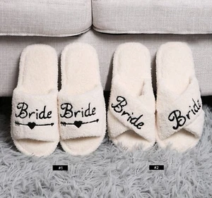 Pantofole ComfyLuxe modello sposa ricamate punta aperta e incrociata incrociata - Foto 1 di 7