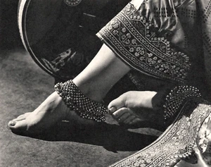 FEET of a DANCER by ALFREDO VALENTE, Vintage 1943 Gravure - Picture 1 of 2