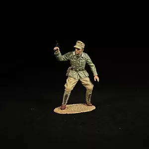 WAR PARK MINIATURES 1:30 WW2 GERMAN AK006 AFRIKA KORPS OFFICER COMMANDING CHARGE - Bild 1 von 5