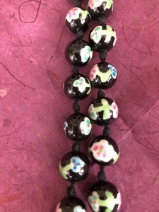 Vintage chinesische handgeknüpfte Cloisonne Perlen Halskette schwarz Blumen WUNDERSCHÖN 25" - Bild 1 von 3